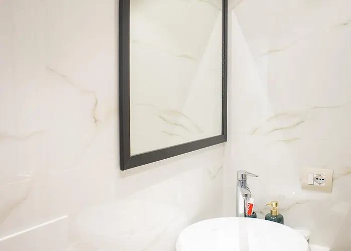 Matisse No16 - Center تيرانا